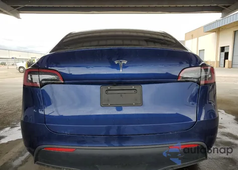 2024 Tesla Model Y z USA, uszkodzony, nr VIN 7SAYGDED2RF119770